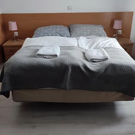 Hostal - Konrad Wałbrzych